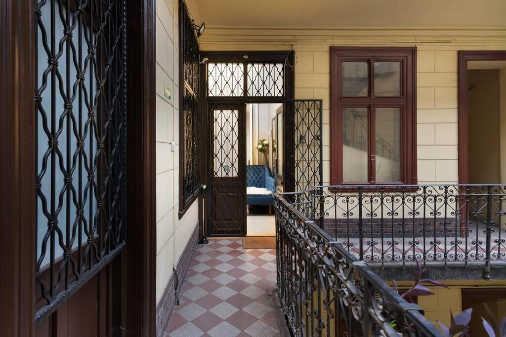 Contemporary Hidden Gem Art-Deco Residence Budapest Bagian luar foto
